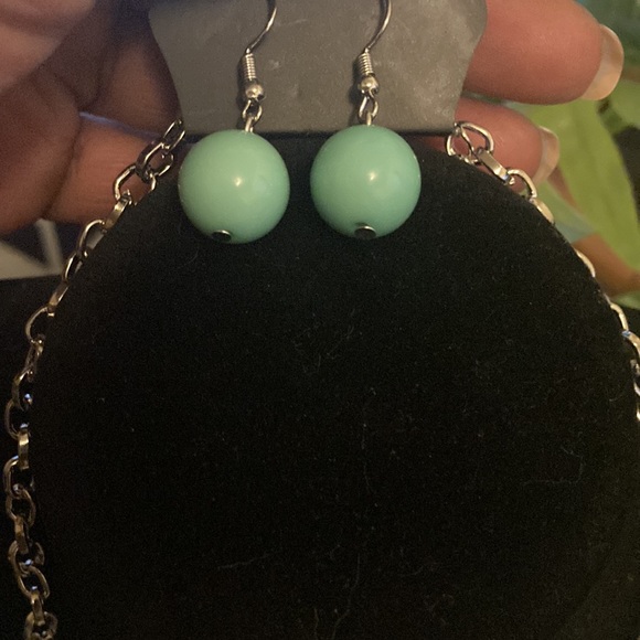 Gorgeous mint green and silver necklace with matching earrings! - Picture 2 of 2